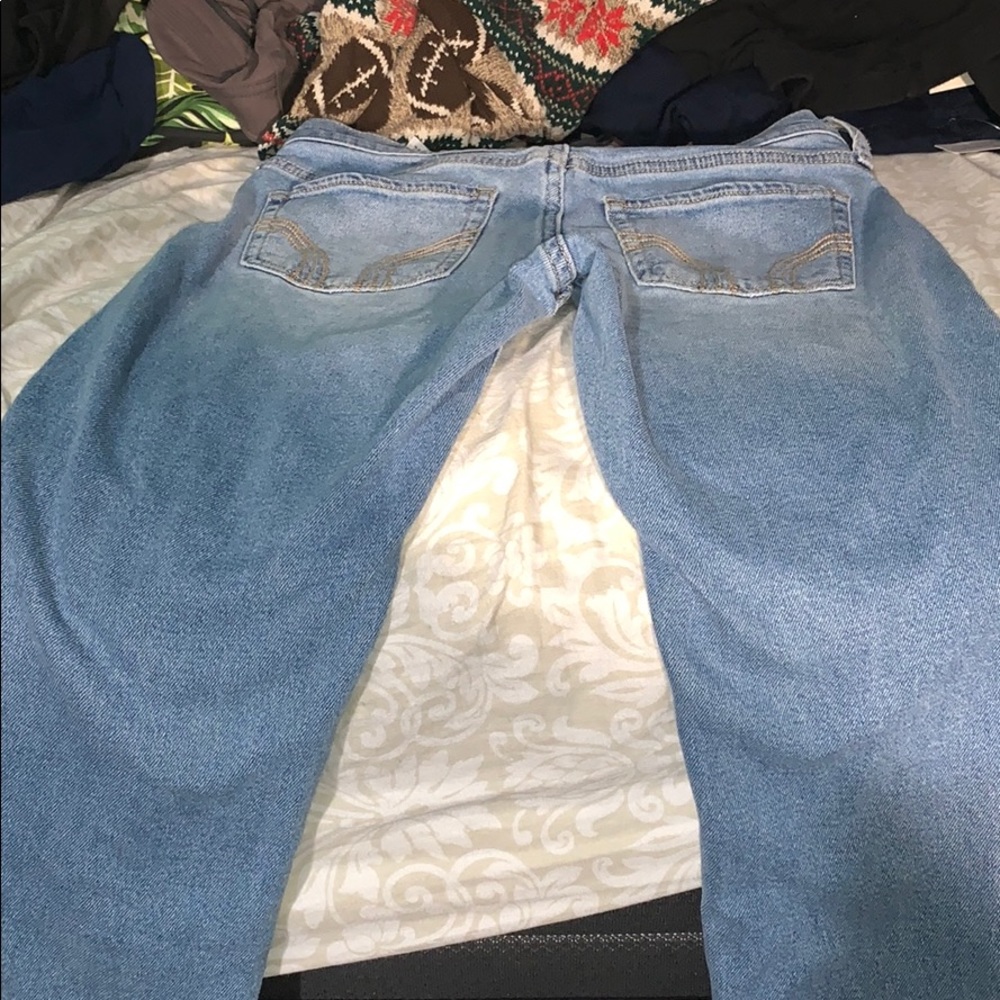Hollister jeans size waist 26 length 25. - Picture 6 of 6